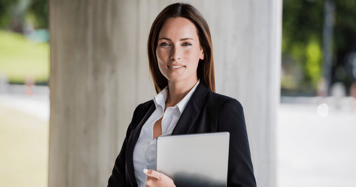Businesswoman holding a tablet, representing factoring options and financial solutions for small businesses.