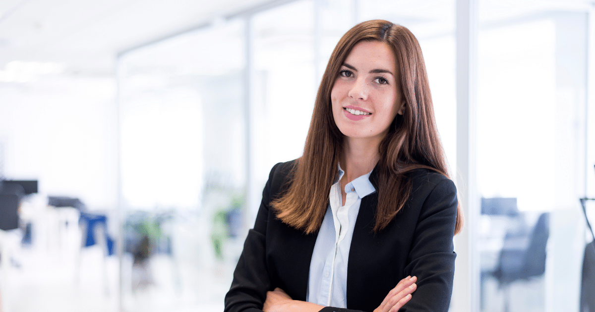Businesswoman in a modern office, representing effective management for multiple locations and team collaboration.
